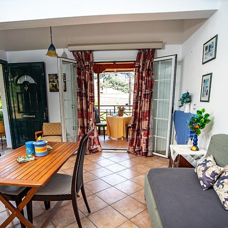 Tholeto Apartments Agios Gordios  Eksteriør billede