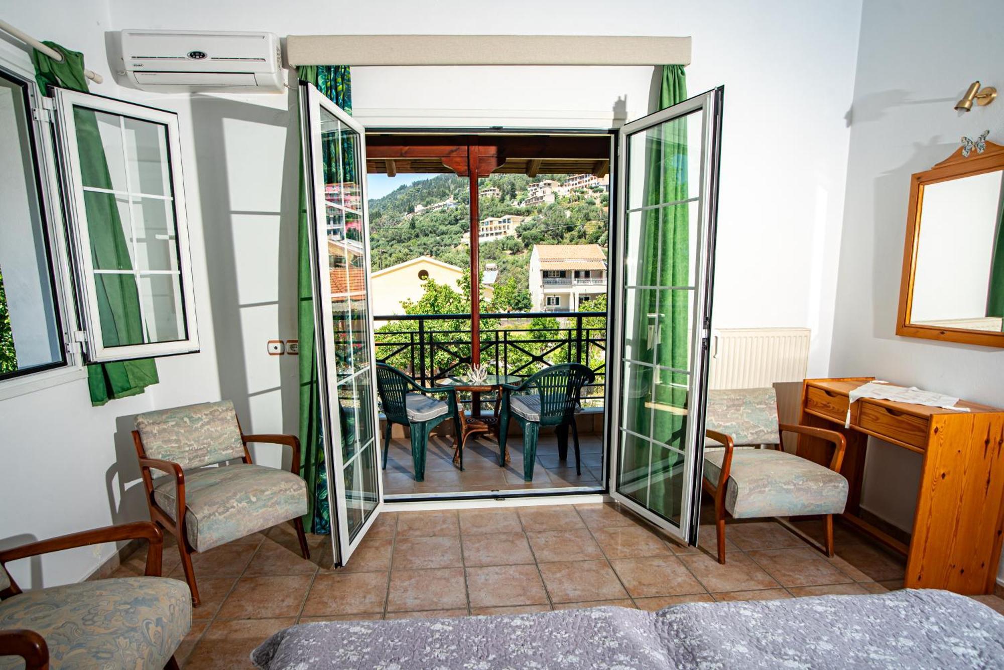 Tholeto Apartments Agios Gordios  Eksteriør billede