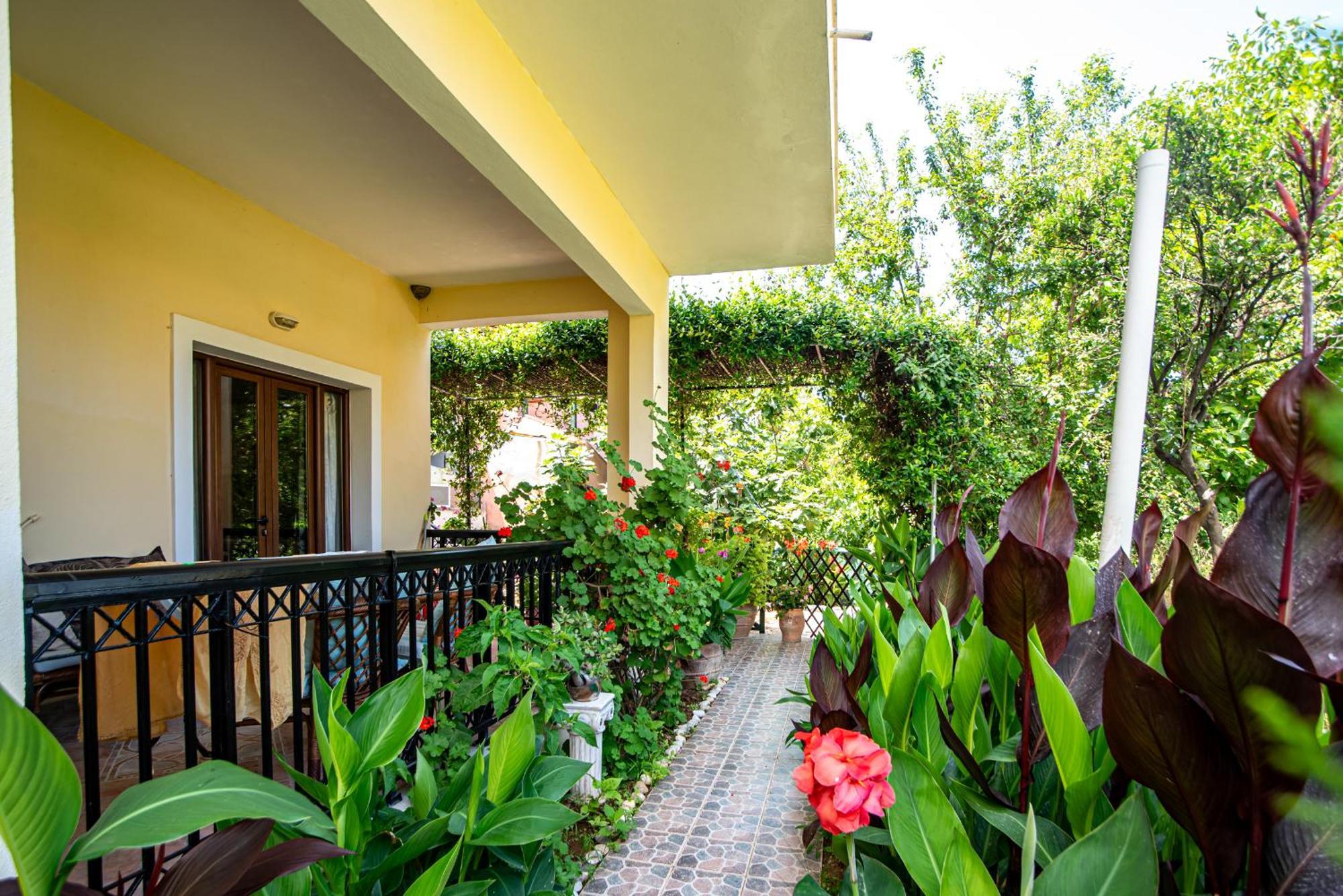 Tholeto Apartments Agios Gordios  Eksteriør billede