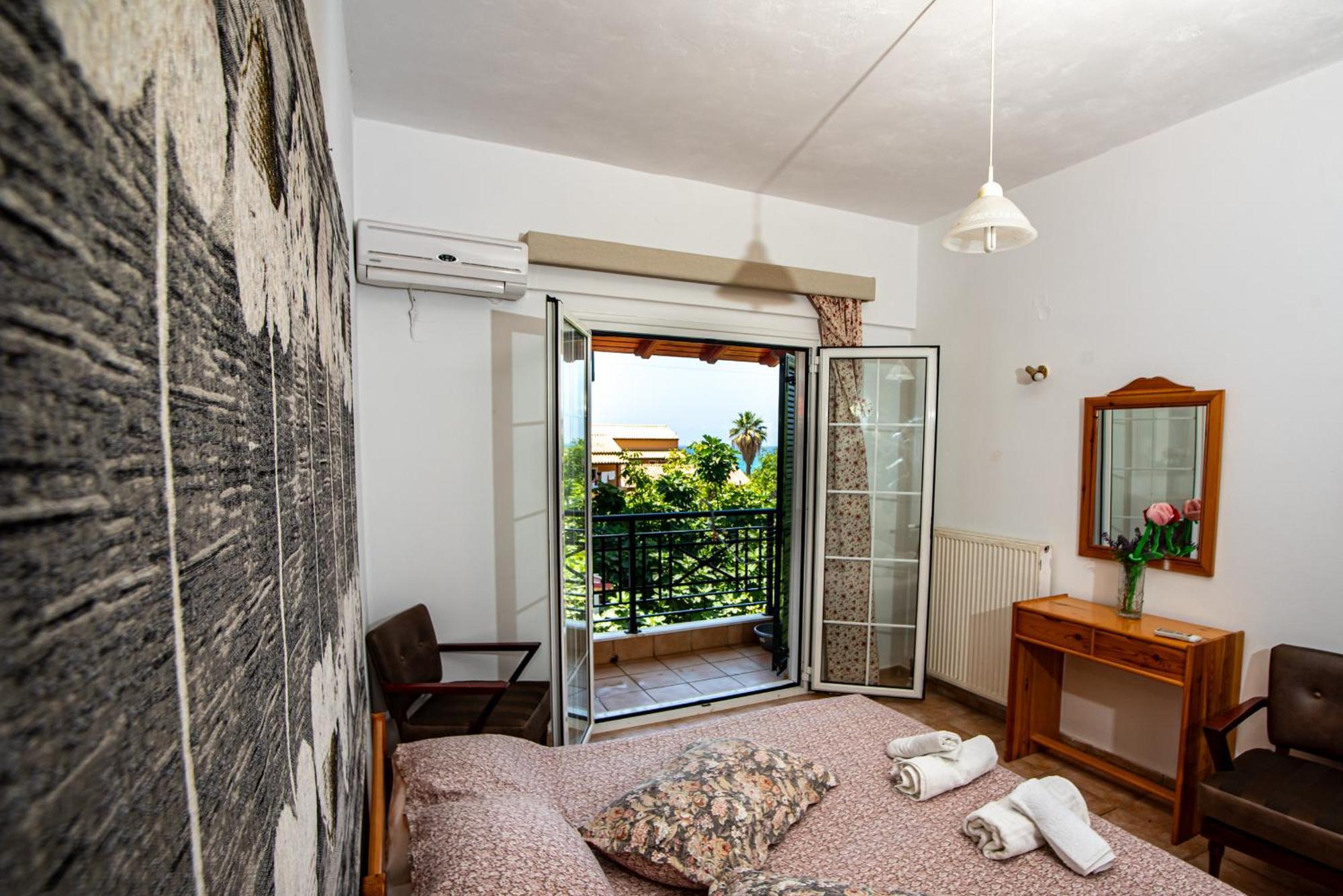 Tholeto Apartments Agios Gordios  Eksteriør billede