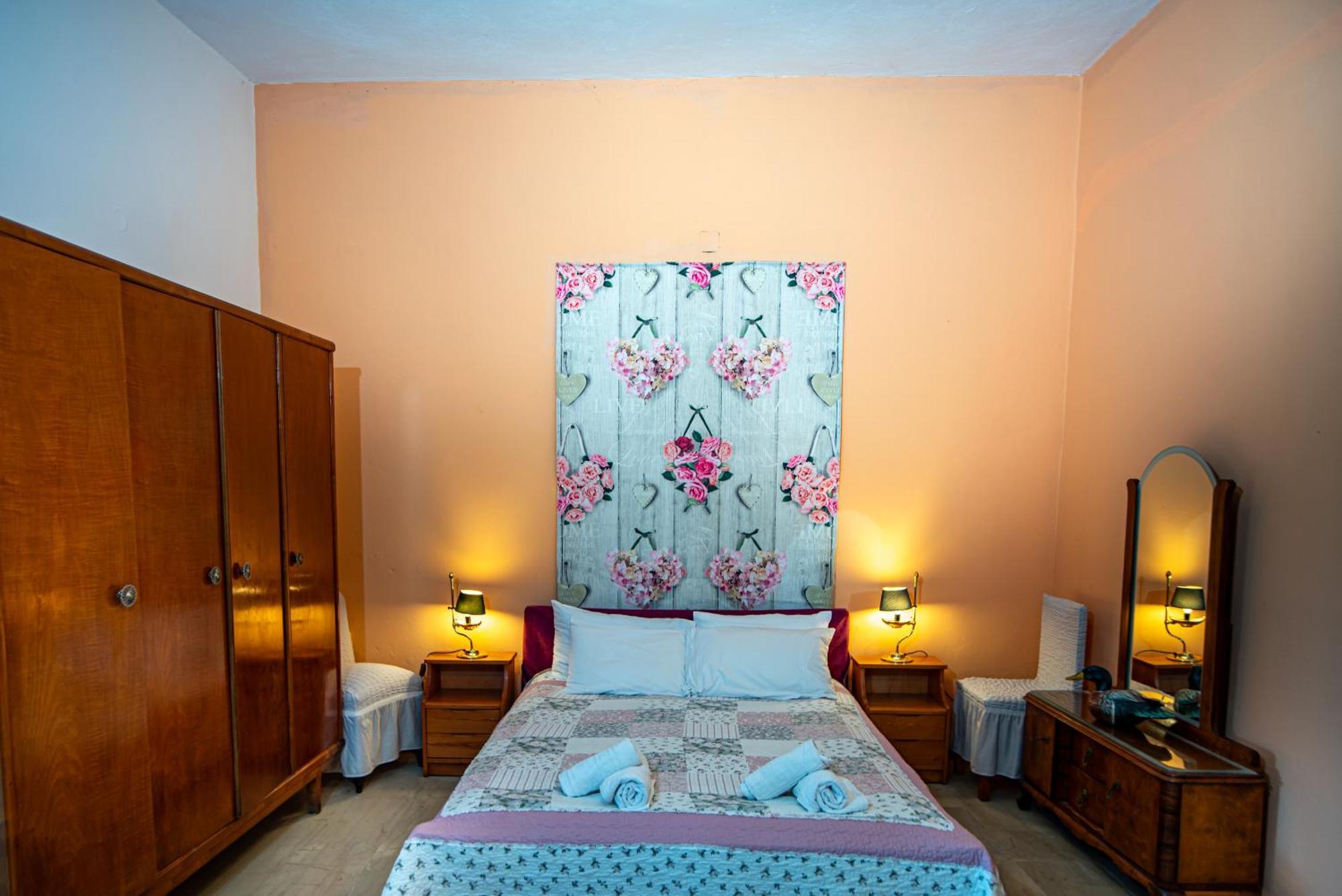 Tholeto Apartments Agios Gordios  Eksteriør billede